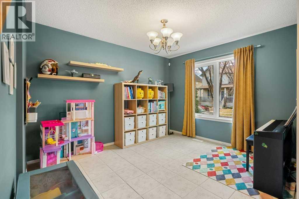 House for Sale in 90 Elgin Drive SE|Calgary, Alberta T2Z4A8 3