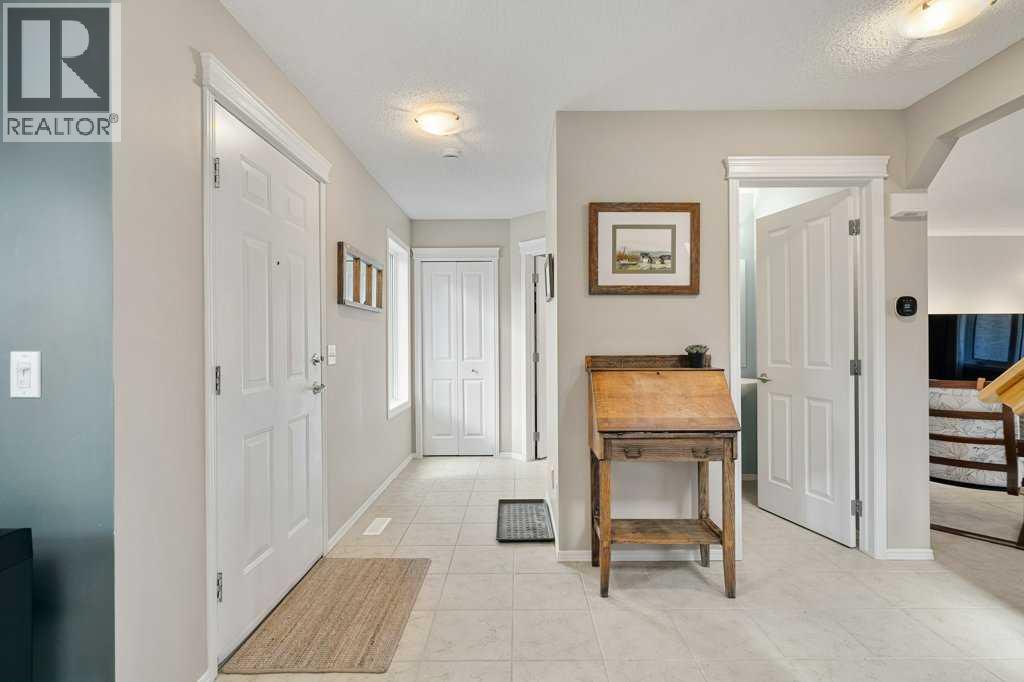 House for Sale in 90 Elgin Drive SE|Calgary, Alberta T2Z4A8 2