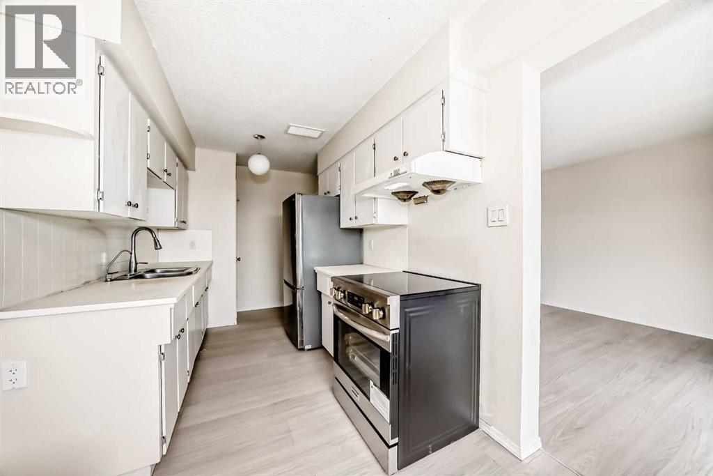 Row / Townhouse for Sale in 2, 6147 Buckthorn Road NW|Calgary, Alberta T2K2Z2 4
