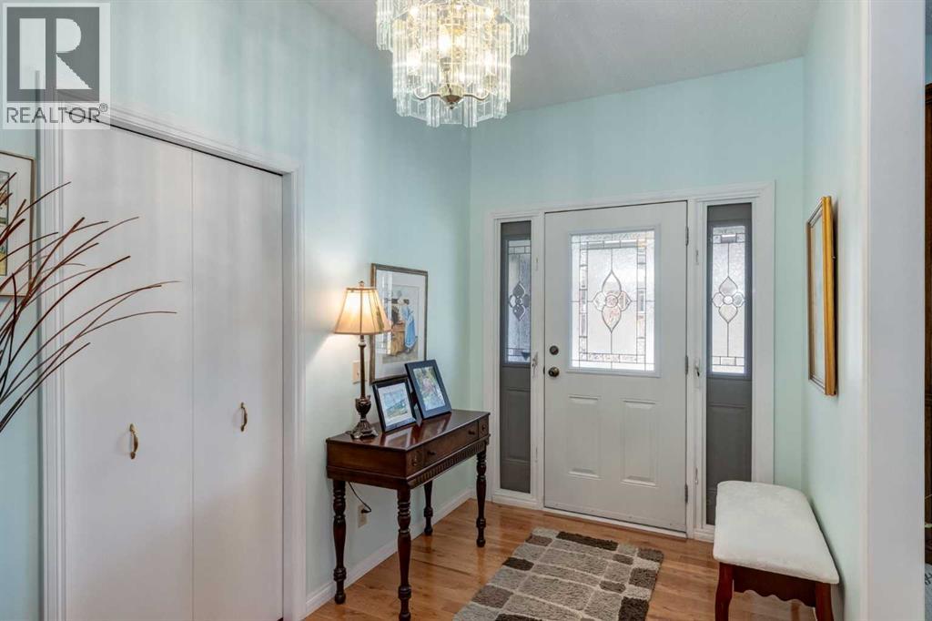 House for Sale in 107 Valhalla Crescent NW|Calgary, Alberta T3A1Z7 2