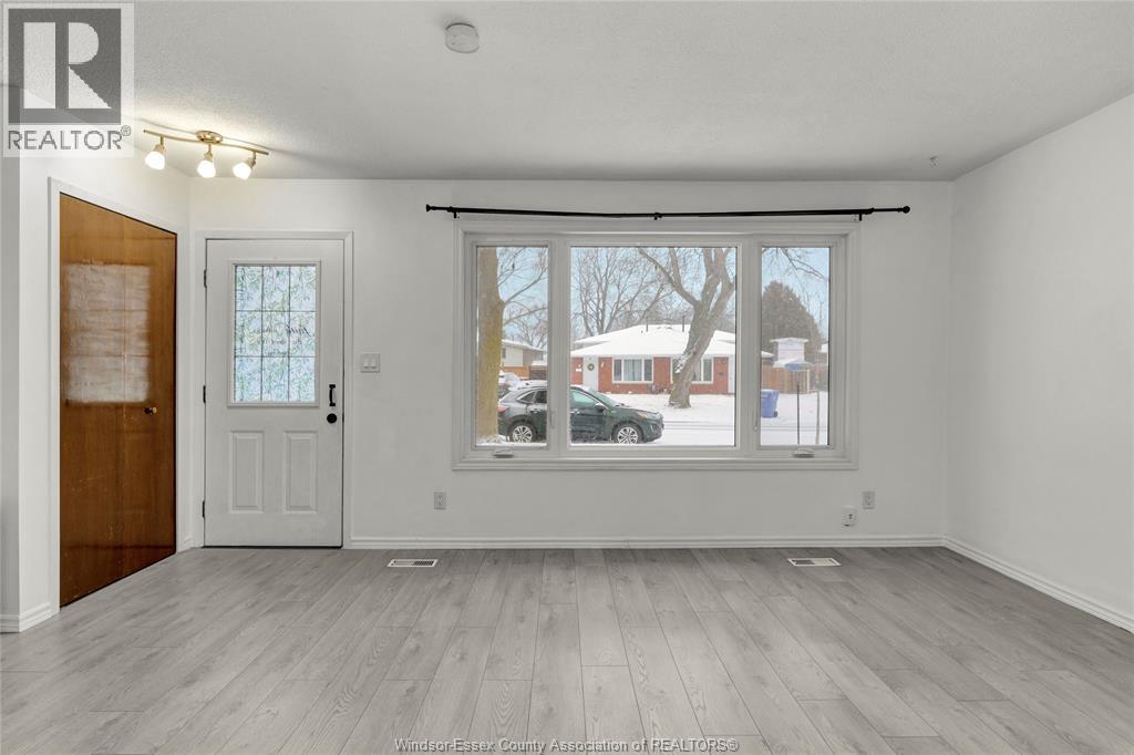 For sale: 7 SATINWOOD, Leamington, Ontario N8H4P1 - 26005987