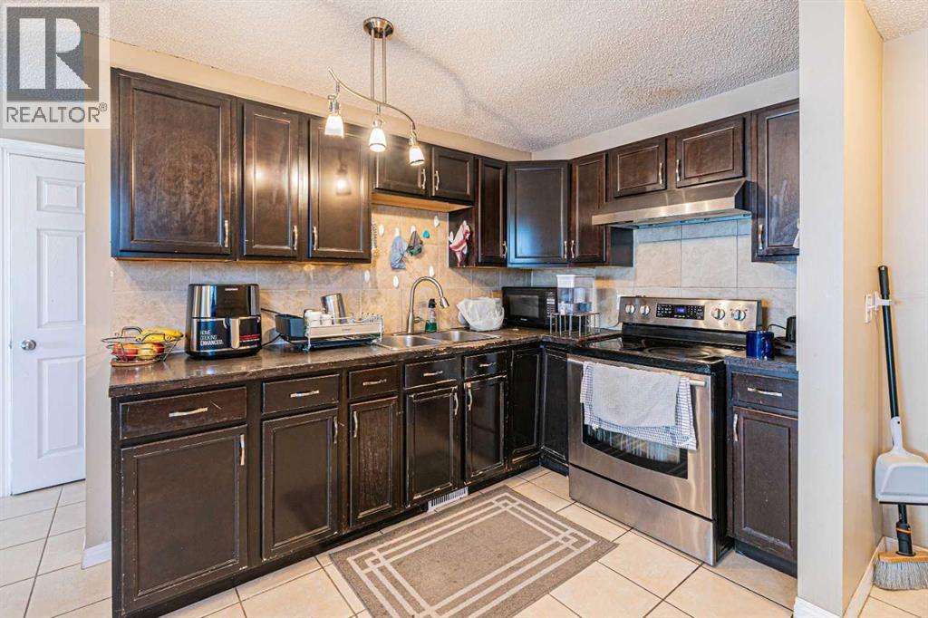 House for Sale in 43 Abbercove Road SE|Calgary, Alberta T2A6Z1 5