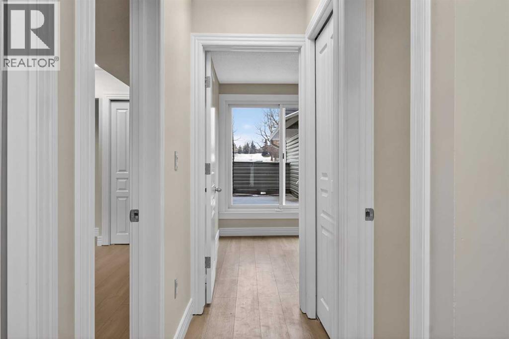 Row / Townhouse for Sale in 217, 36 Glamis Green SW|Calgary, Alberta T3E6V1 5