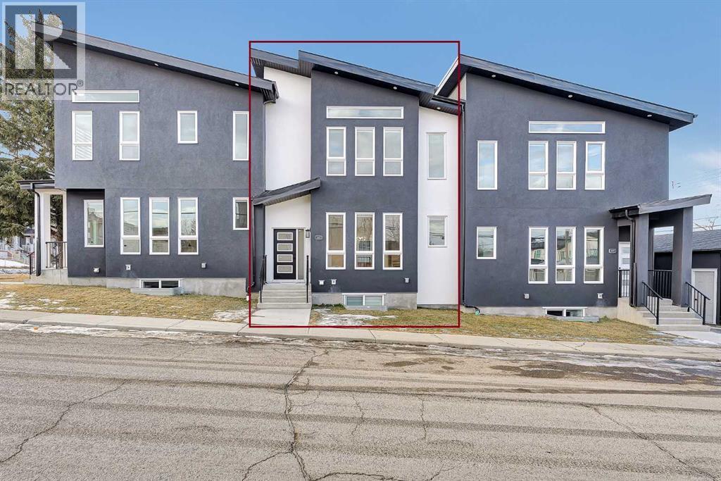Row / Townhouse for Sale in 2605 1 Street NE|Calgary, Alberta T2E1X8