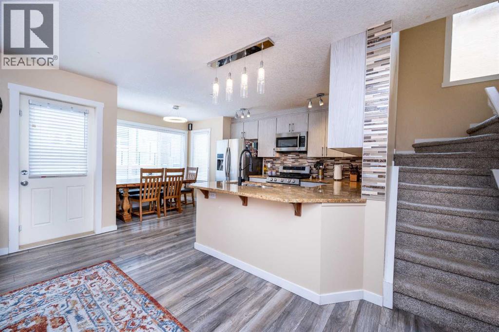 House for Sale in 60 Covecreek Mews NE|Calgary, Alberta T3K0J6 3