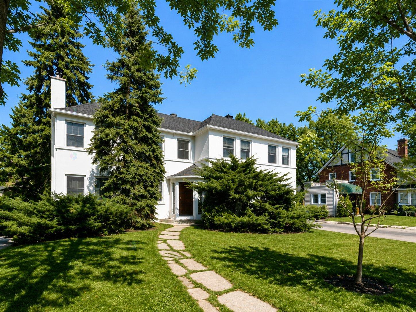 135 Av. Vivian, Mont-Royal, Quebec H3P1N8