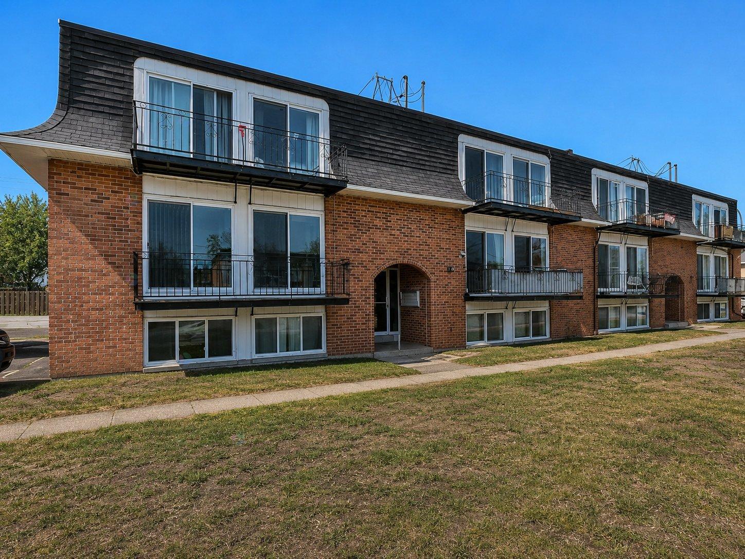 3247 Av. Bourassa, Boisbriand, Quebec J7H1B5