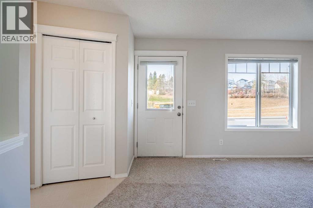 Row / Townhouse for Sale in 122 Panamount Drive NW|Calgary, Alberta T3K6K3 2