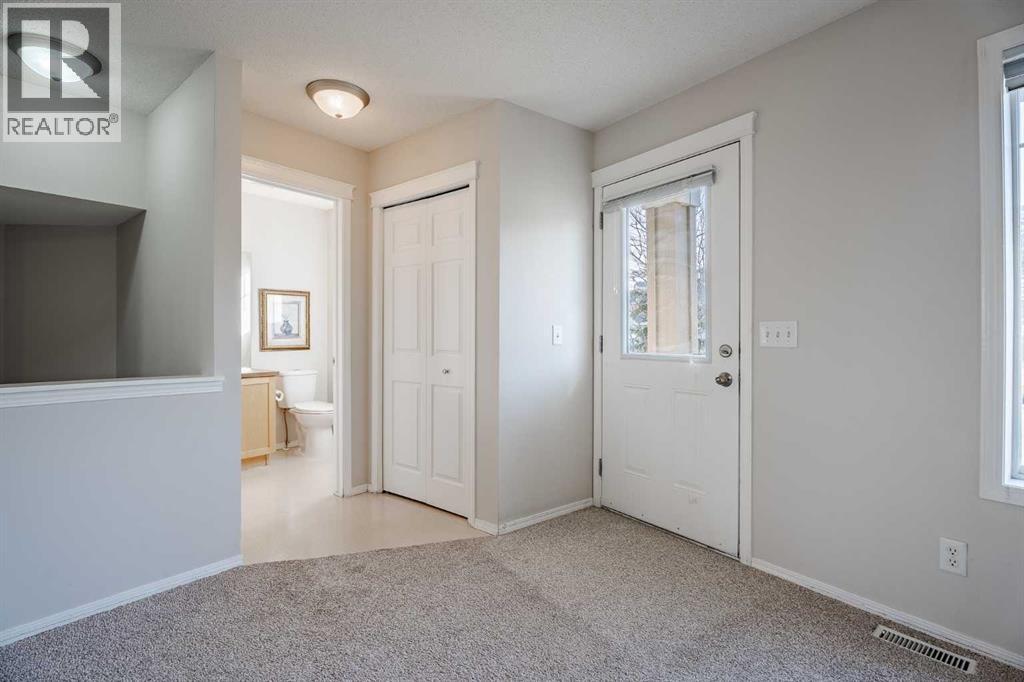 Row / Townhouse for Sale in 122 Panamount Drive NW|Calgary, Alberta T3K6K3 3