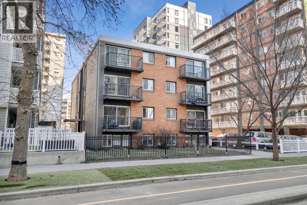 Apartment for Sale in 402, 812 15 Avenue SW|Calgary, Alberta T2R0S1 2