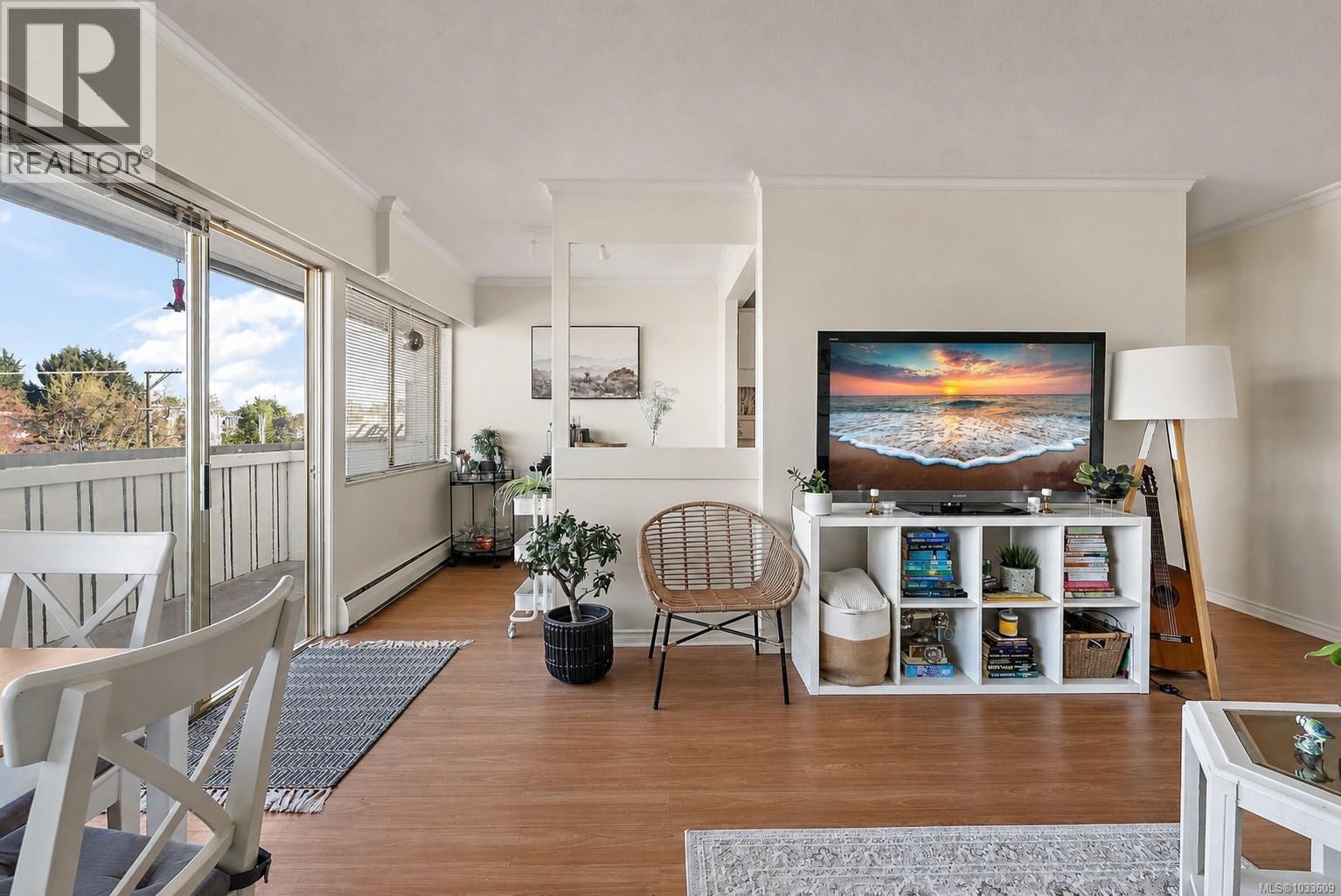 309 964 Heywood Ave, Victoria, British Columbia V8V2Y5