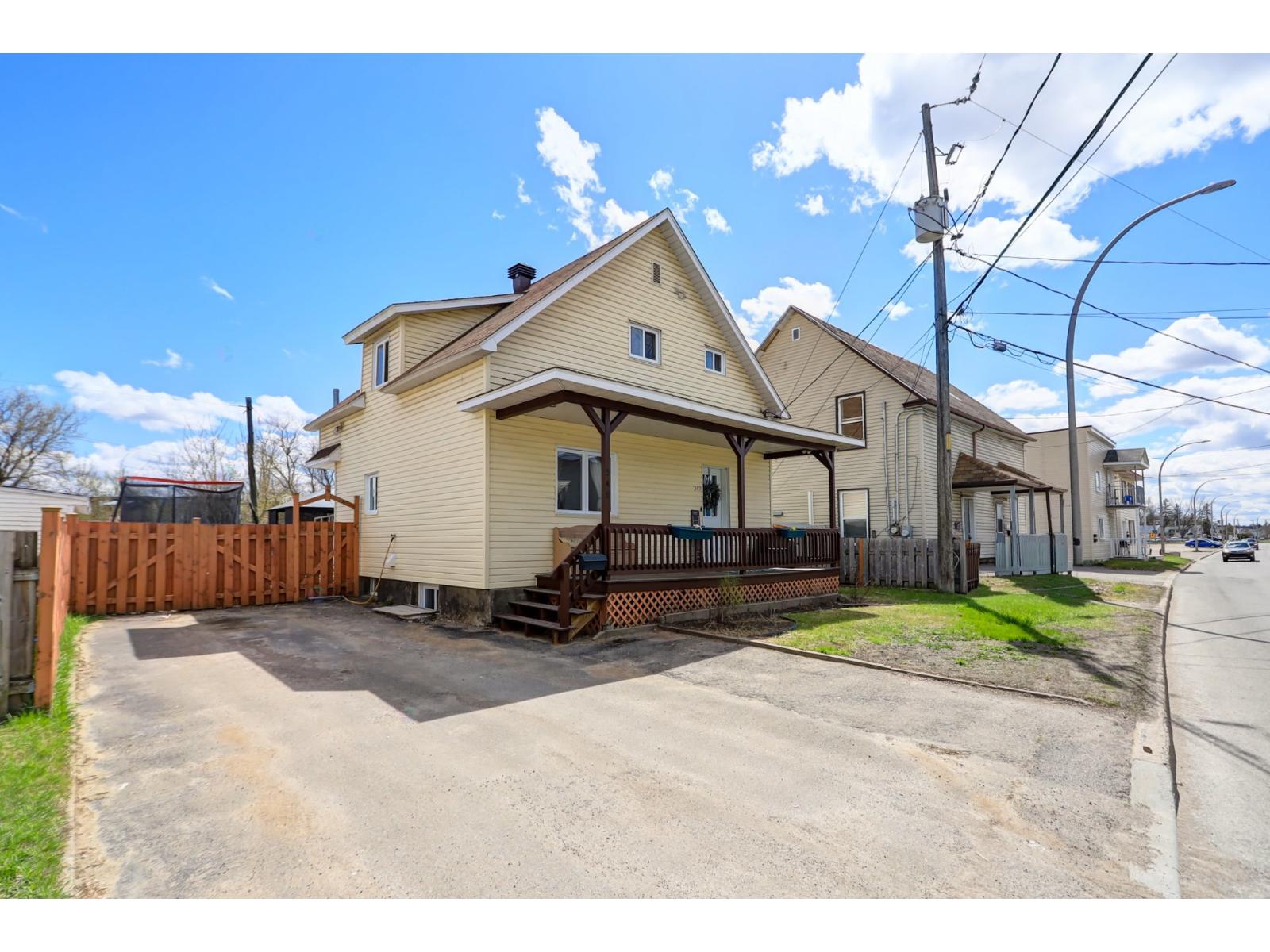 342 Rue Principale, Lachute, Quebec J8H2Z9