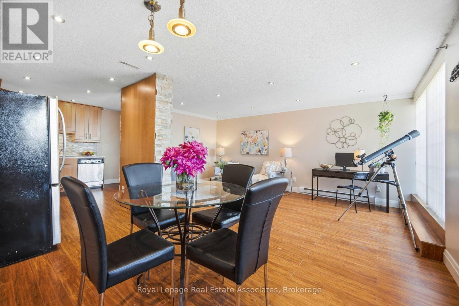 Row / Townhouse for Sale in 222 - 1055 DUNDAS STREET E|Mississauga (Applewood), Ontario L4Y3X6 5