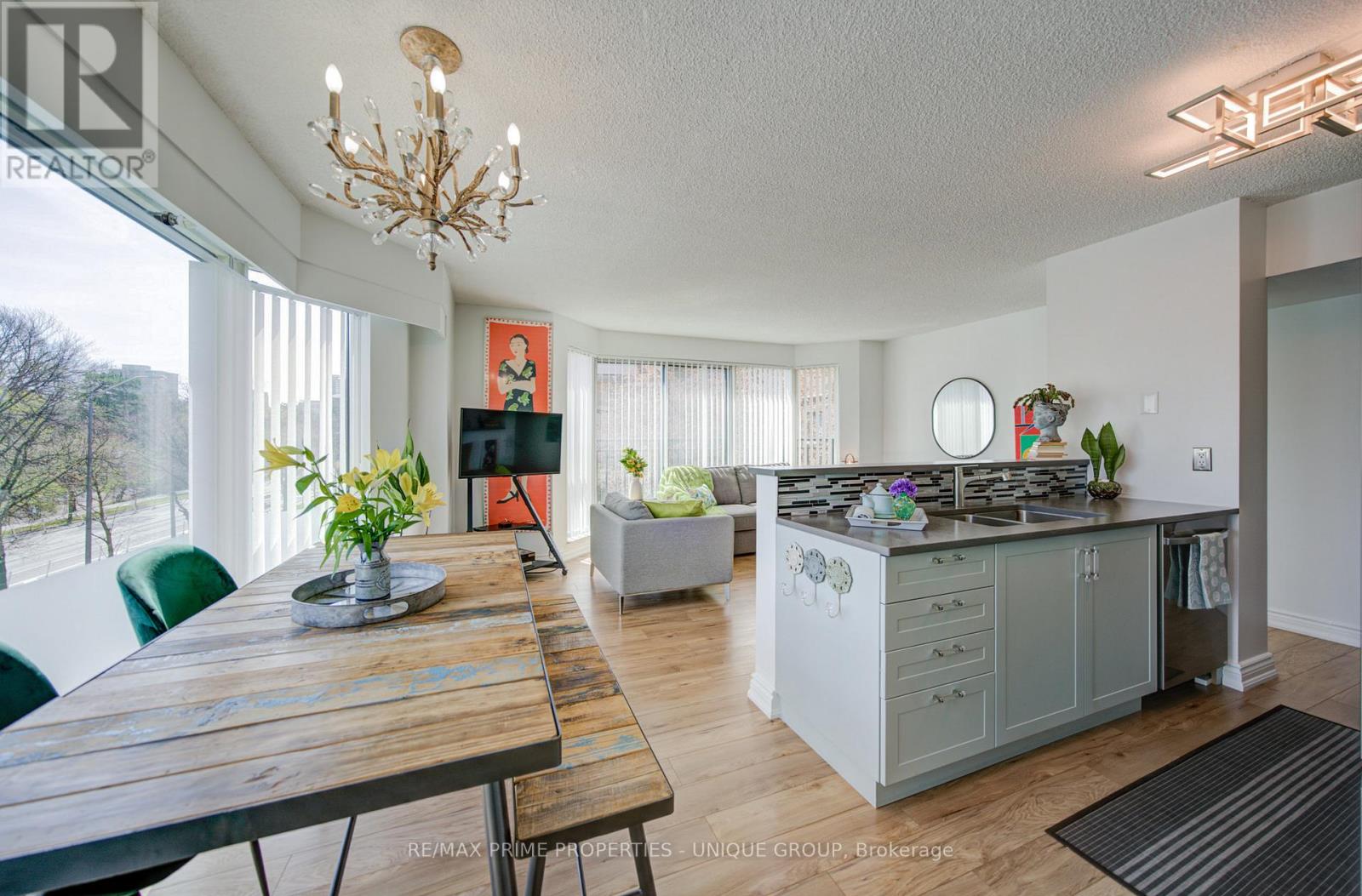 For sale: 202 - 97 LAWTON BOULEVARD, Toronto (Yonge-St. Clair), Ontario ...