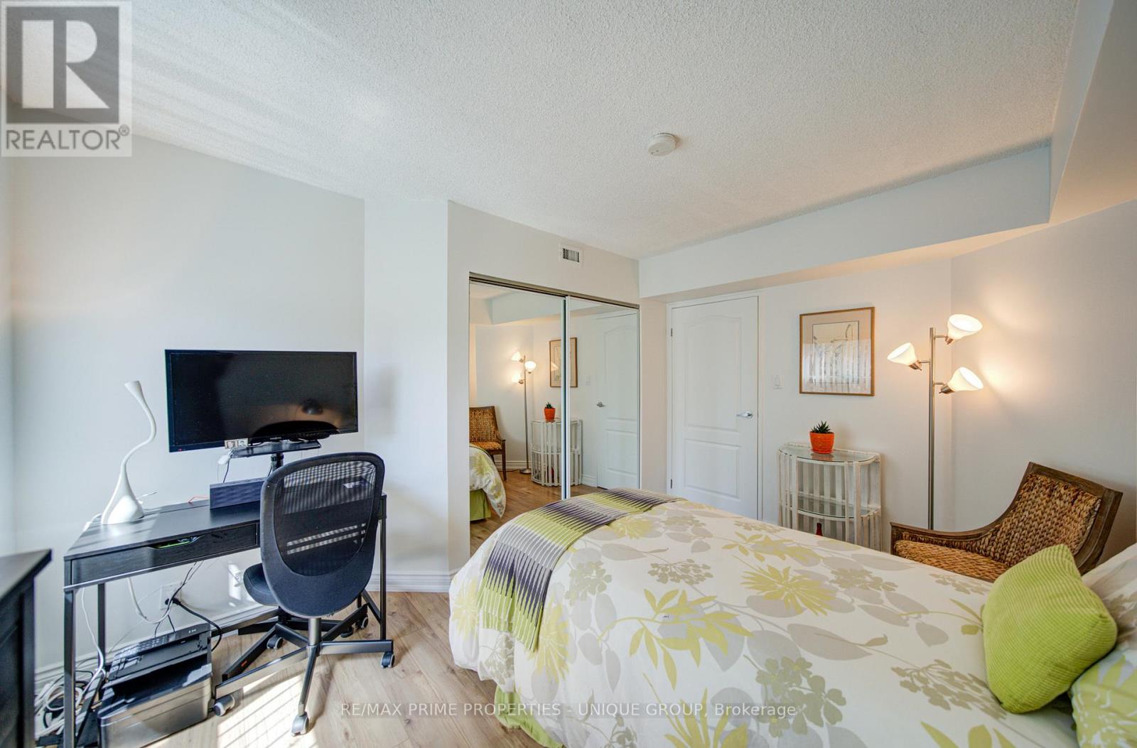 For sale: 202 - 97 LAWTON BOULEVARD, Toronto (Yonge-St. Clair), Ontario ...