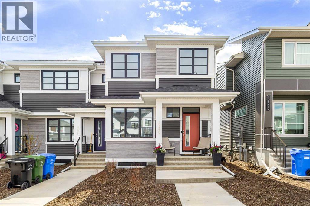 Row / Townhouse for Sale in 19825 45 Street SE|Calgary, Alberta T3M3B5