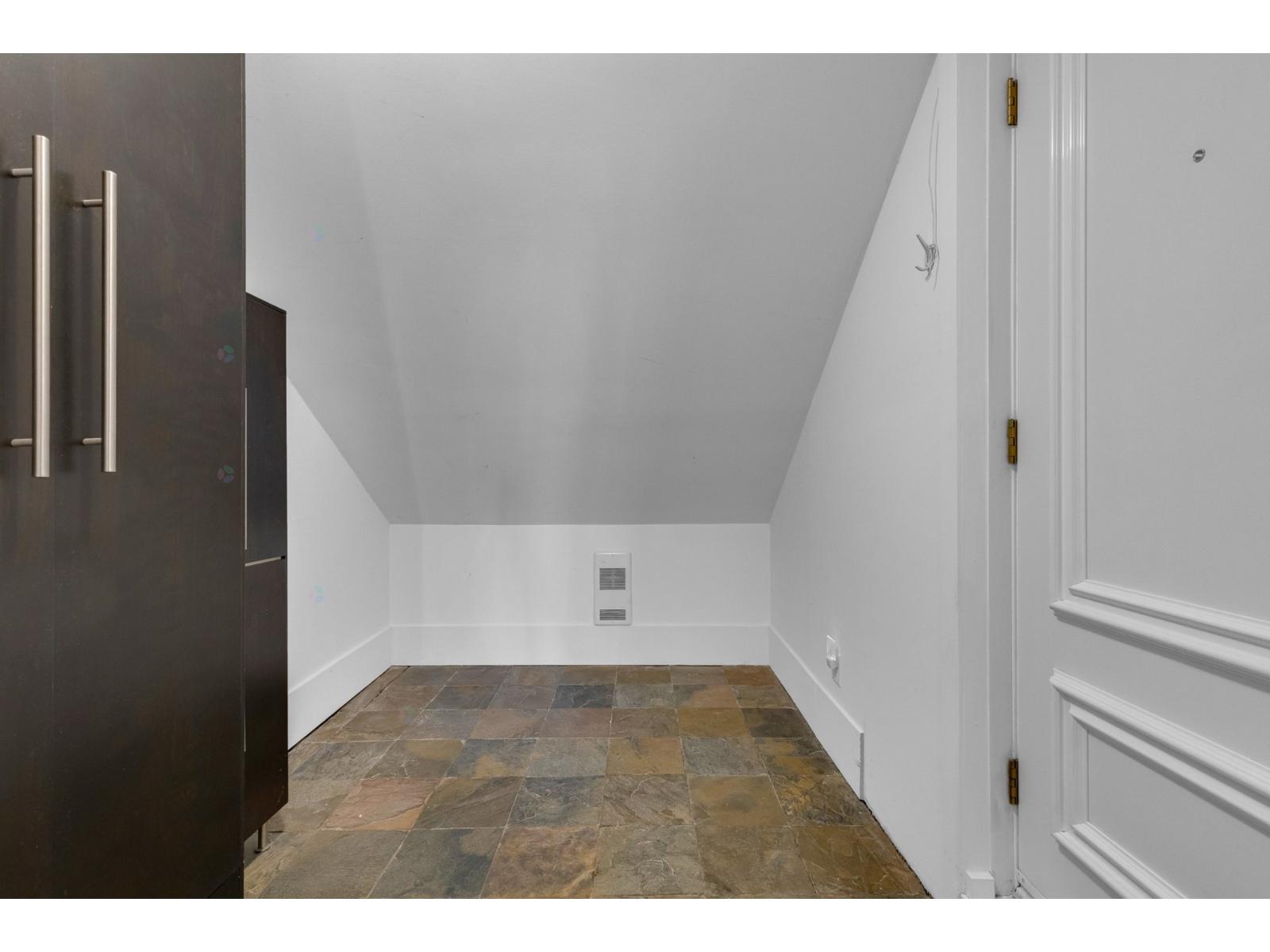 For sale: 3635 Boul. Ste-Rose, Laval (Fabreville), Quebec H7P1C2 ...