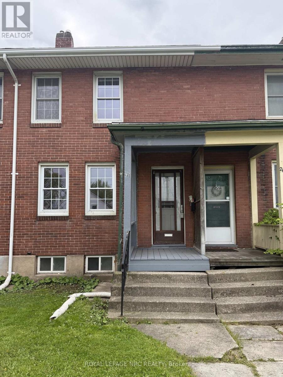 211 LINCOLN STREET, Welland (Lincoln/Crowland), Ontario L3B4M8