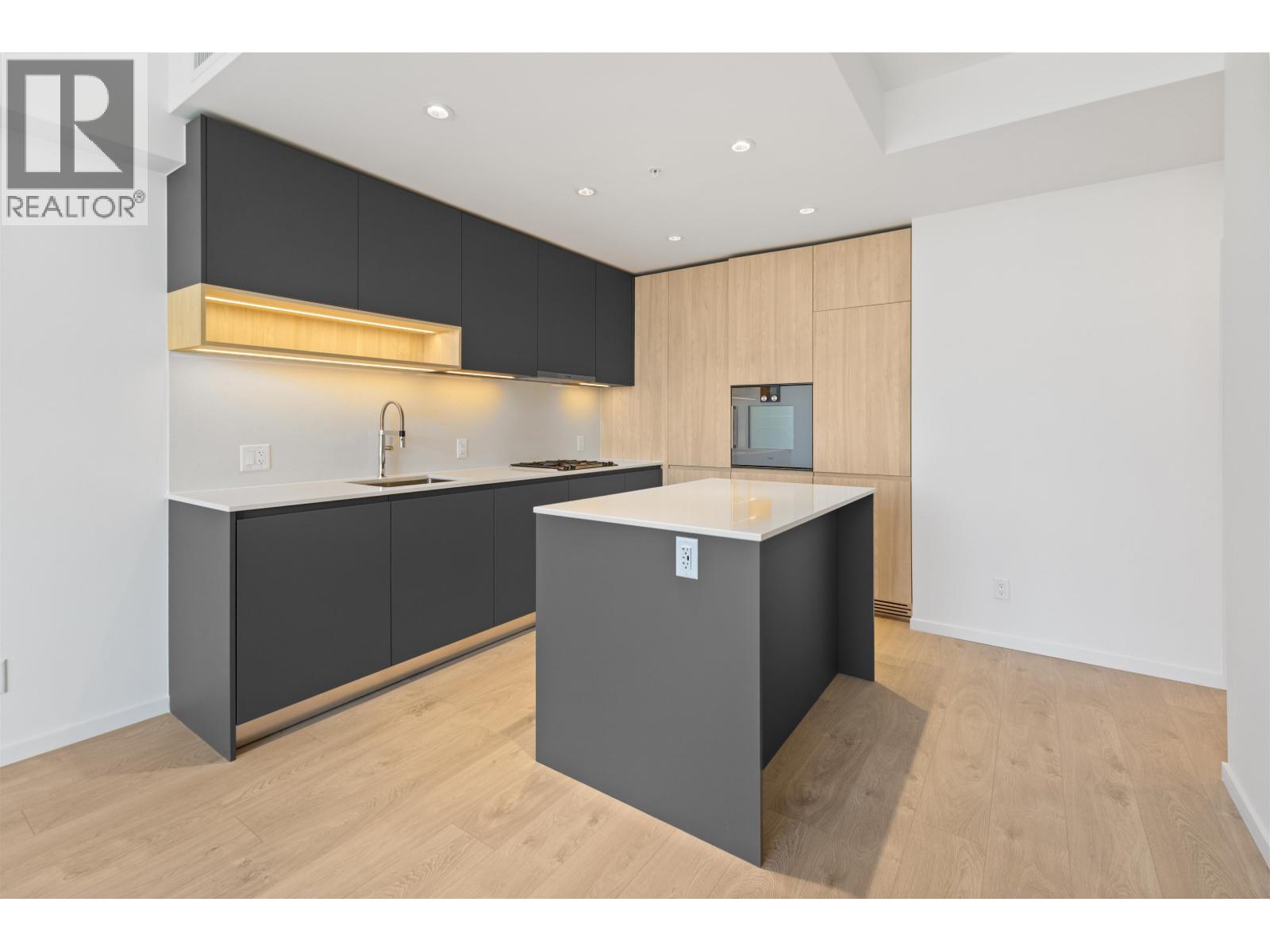 For sale: 301 6200 MINORU BOULEVARD, Richmond, British Columbia