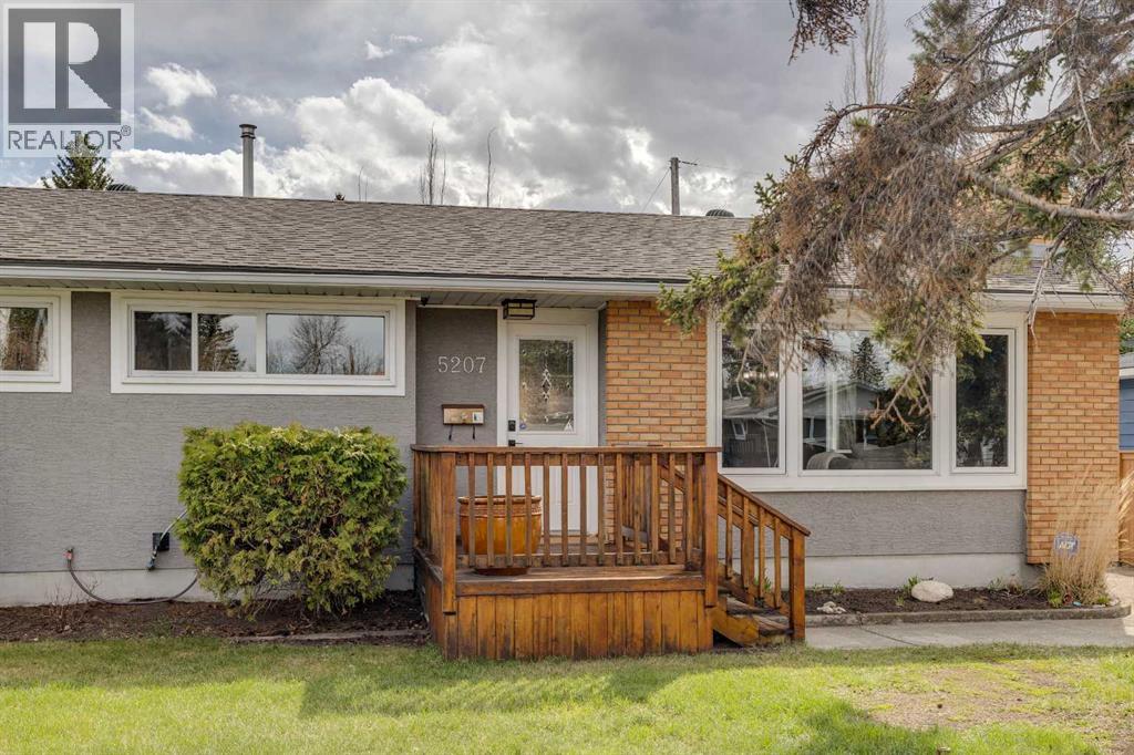 House for Sale in 5207 Grove Hill Road SW|Calgary, Alberta T3E4G7 5