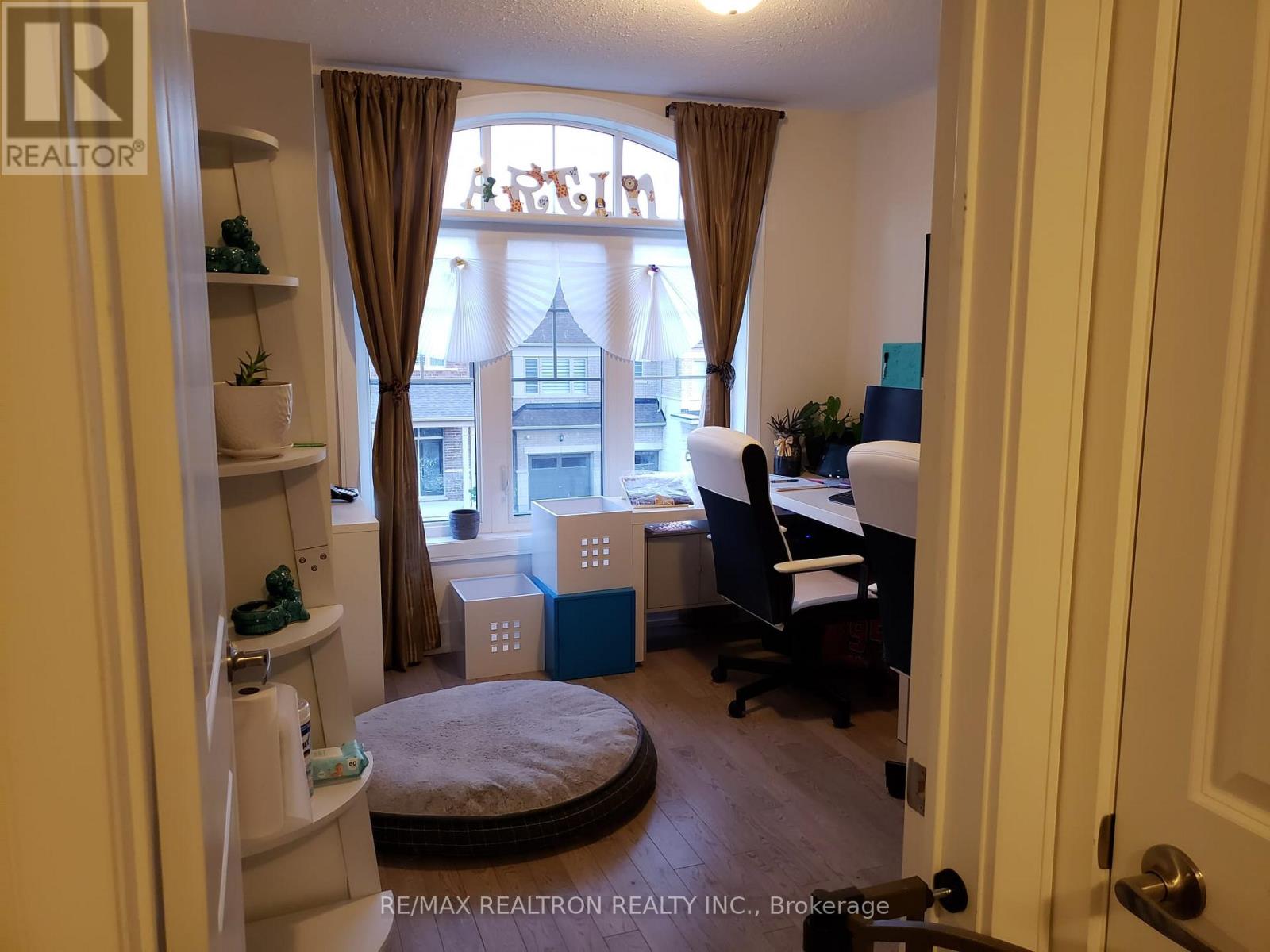 property-image