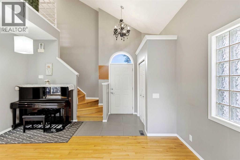 Duplex for Sale in 45 Patterson Hill SW|Calgary, Alberta T3H2E6 4