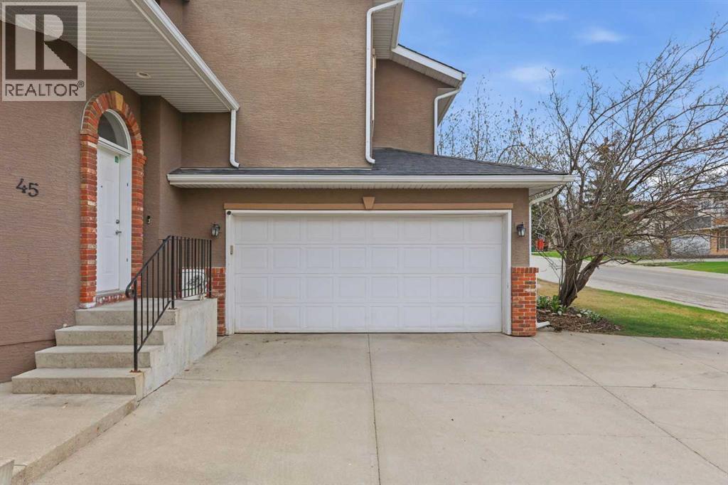 Duplex for Sale in 45 Patterson Hill SW|Calgary, Alberta T3H2E6 2