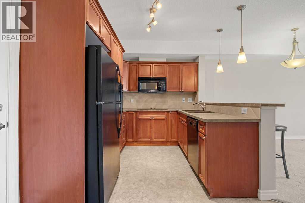 Apartment for Sale in 122, 60 Royal Oak Plaza NW|Calgary, Alberta T3K5Z1 4