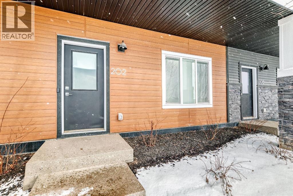 Row / Townhouse for Sale in 202 CREEKSTONE Drive SW|Calgary, Alberta T2X5L1 2