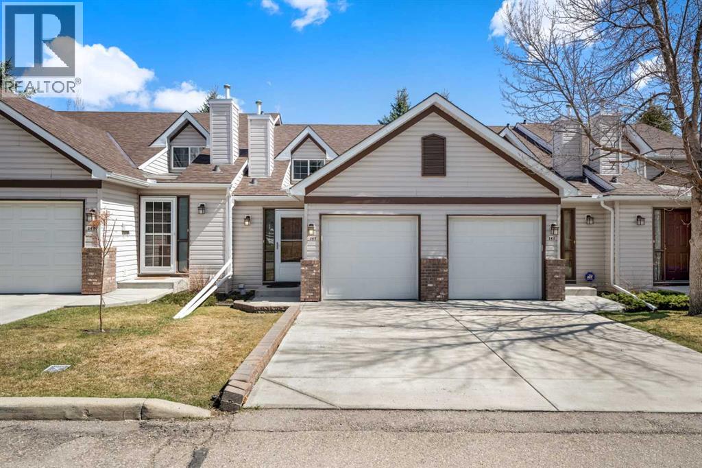 Row / Townhouse for Sale in 147 Somervale Park SW|Calgary, Alberta T2Y3J4