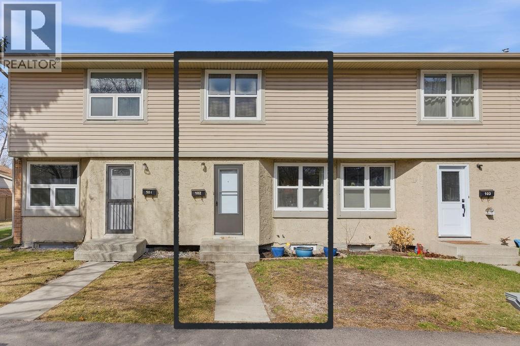 Row / Townhouse for Sale in 102, 123 Queensland Drive SE|Calgary, Alberta T2J5J4 2