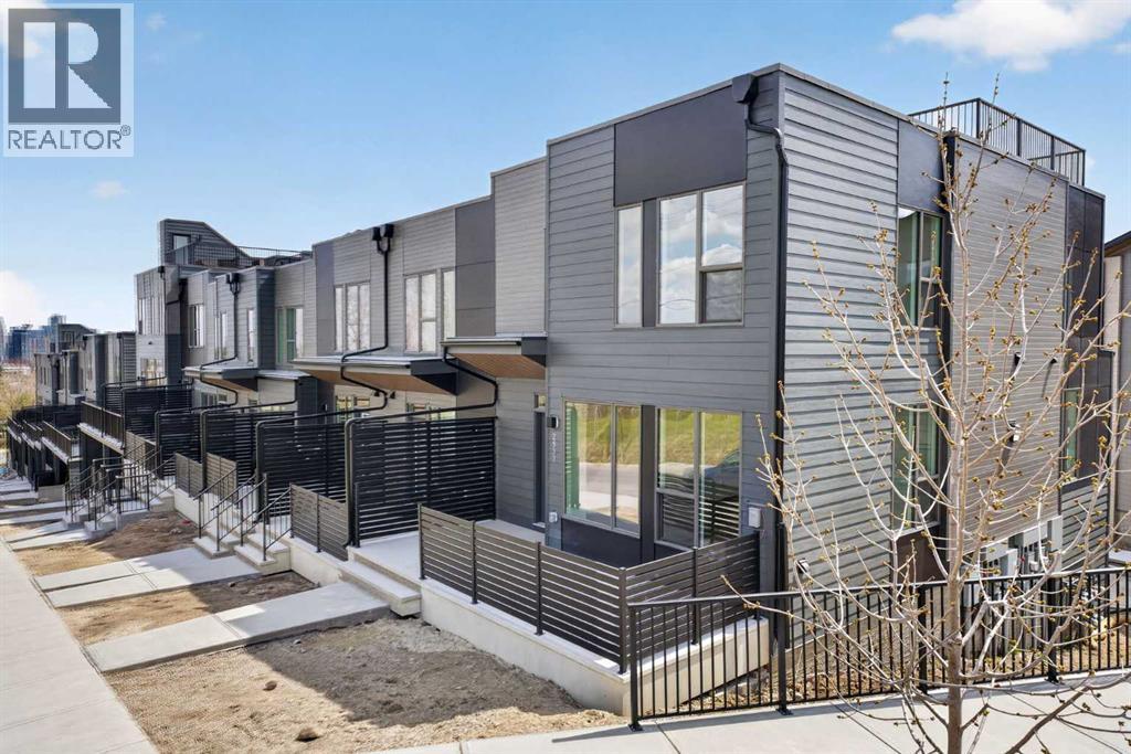 Row / Townhouse for Sale in 2537 Sovereign Crescent SW|Calgary, Alberta T3C3Y3