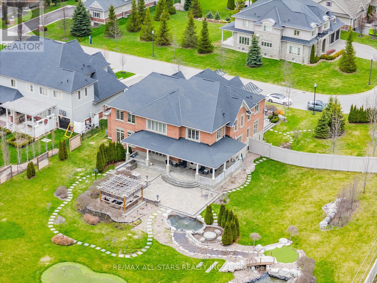 37 - 37 COUNTRY CLUB CRESCENT