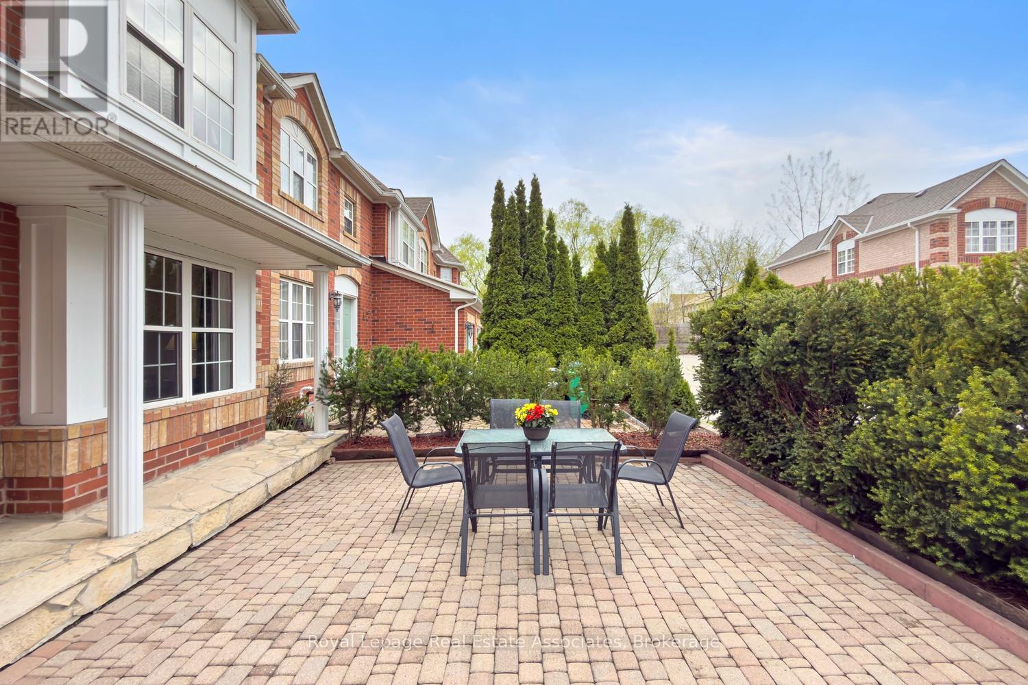 Row / Townhouse for Sale in 3 - 199 HILLCREST AVENUE|Mississauga (Cooksville), Ontario L5B4L5 3