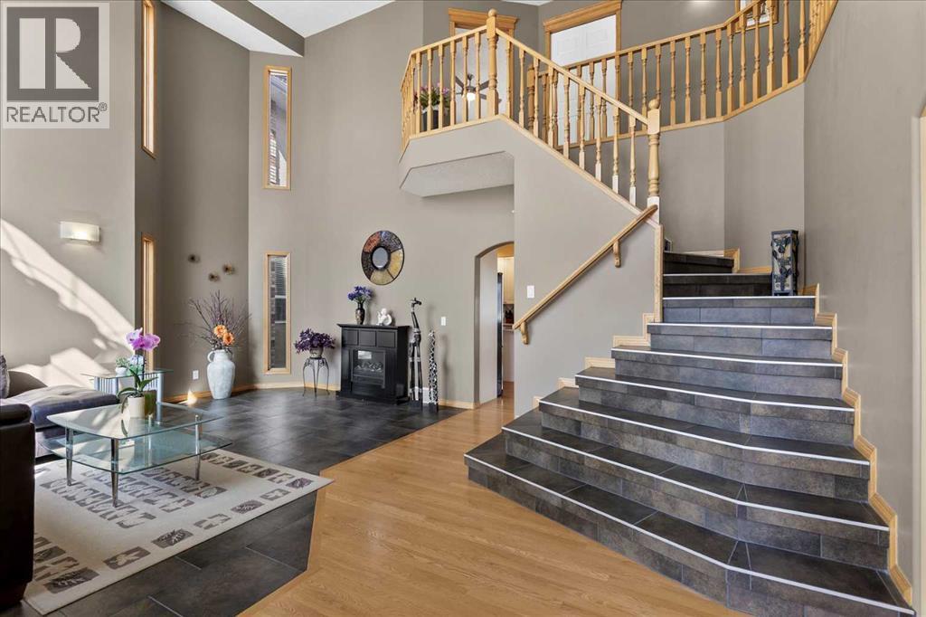 House for Sale in 123 Schiller Crescent NW|Calgary, Alberta T3L1W9 3