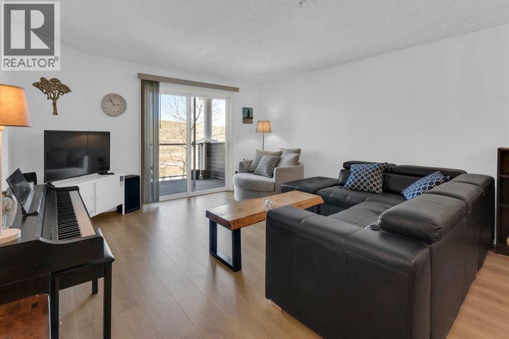 Apartment for Sale in 2212, 2212 Tuscarora Manor NW|Calgary, Alberta T3L2J9 3