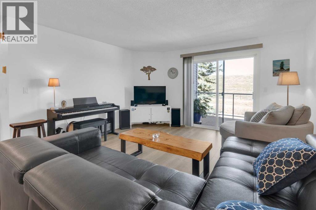 Apartment for Sale in 2212, 2212 Tuscarora Manor NW|Calgary, Alberta T3L2J9 4