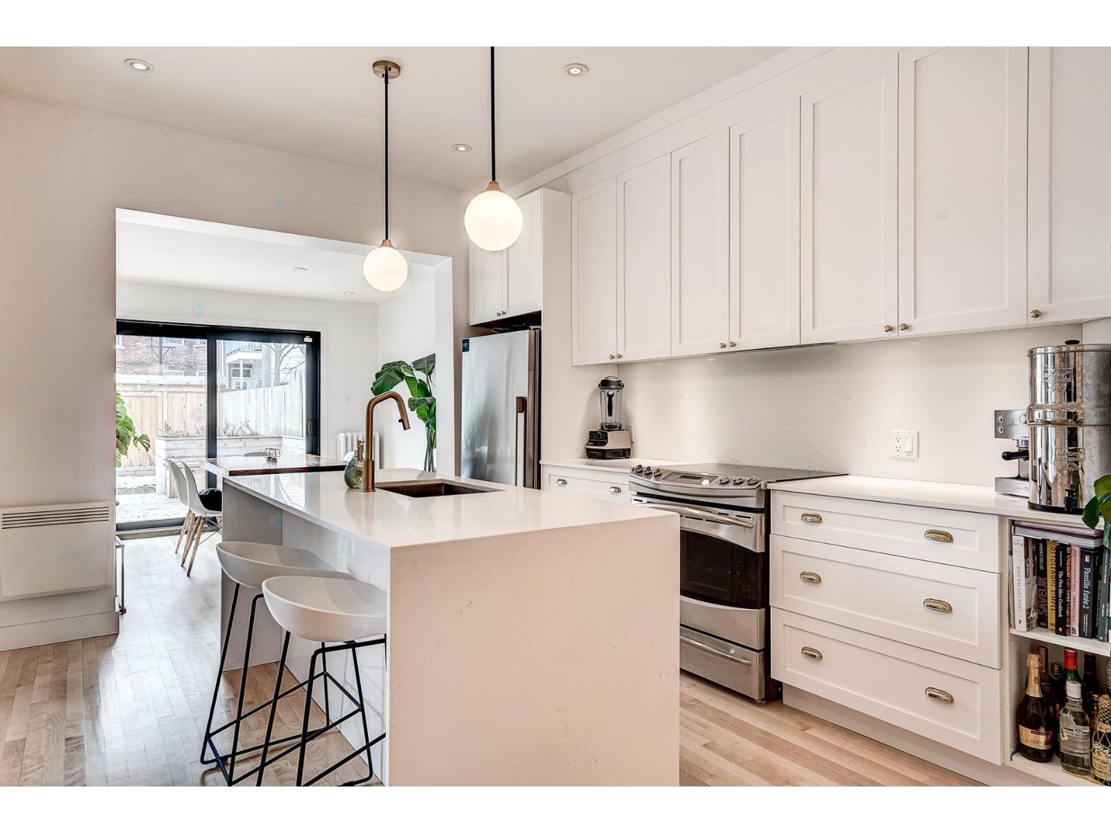 4872 Rue Clark