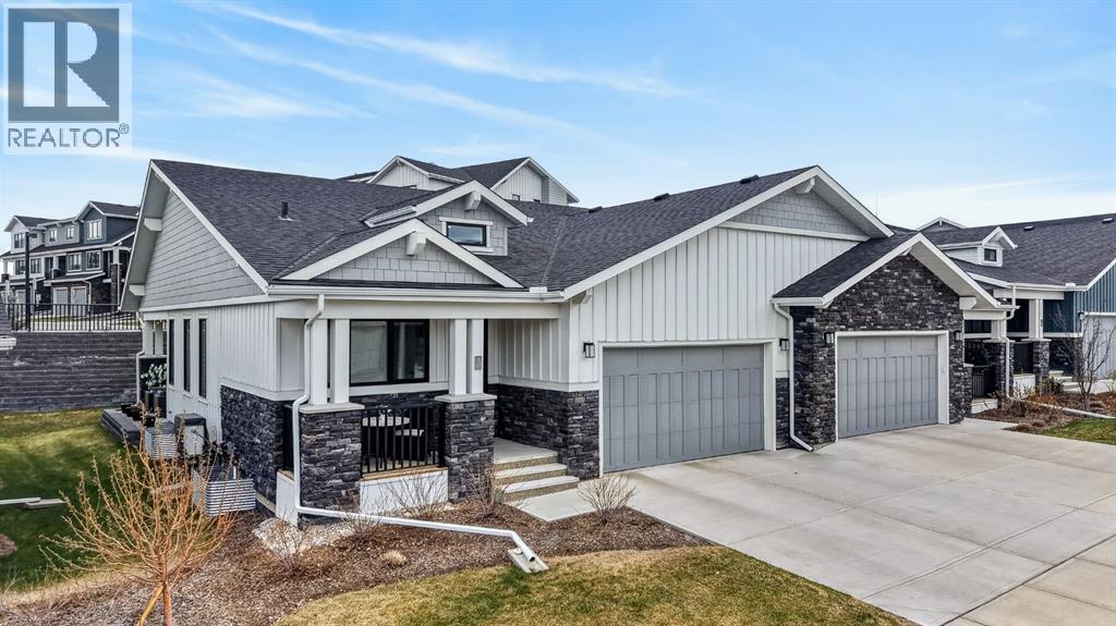 Row / Townhouse for Sale in 46 Crestridge Bay SW|Calgary, Alberta T3B6H2