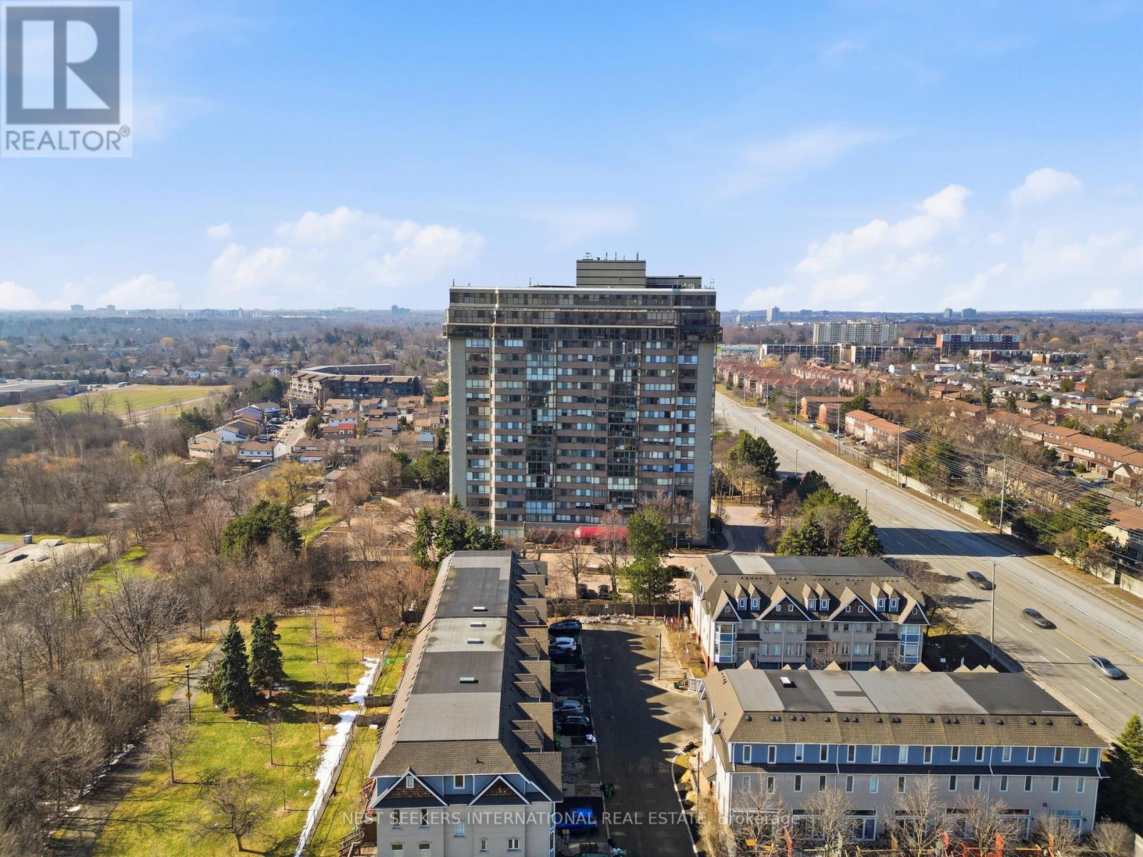 1604 - 880 DUNDAS STREET W