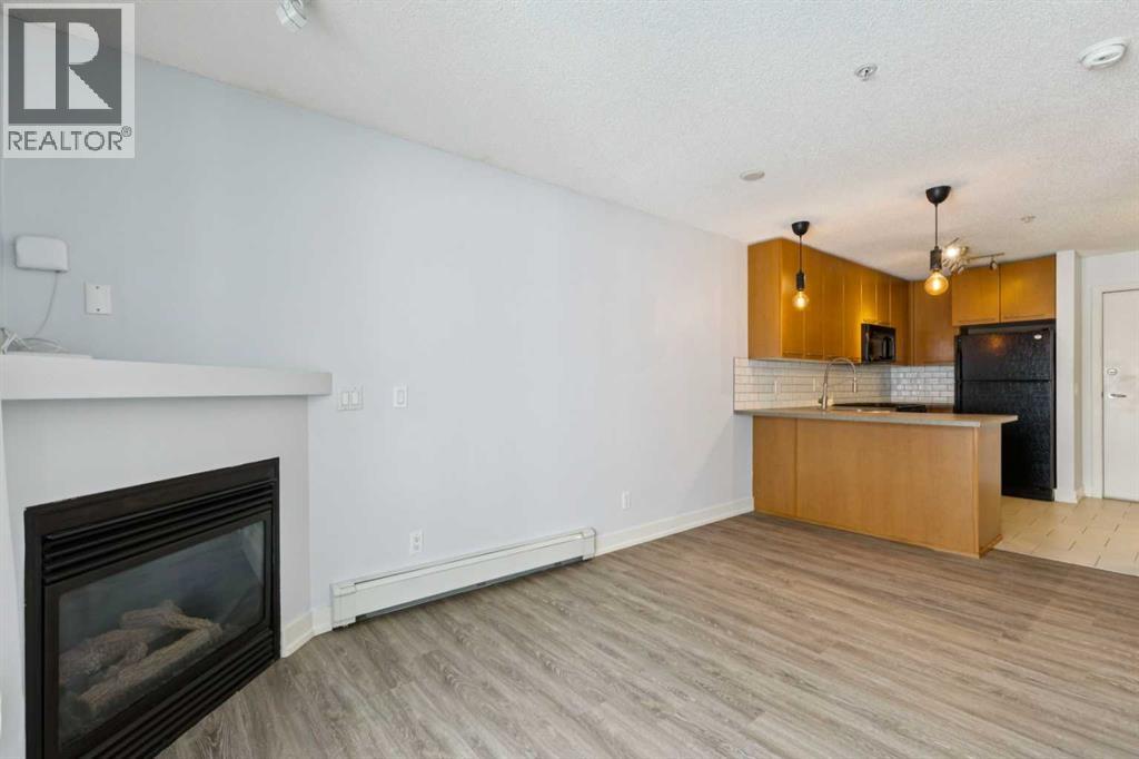 Apartment for Sale in 205, 35 Richard Court SW|Calgary, Alberta T3E7N9 5
