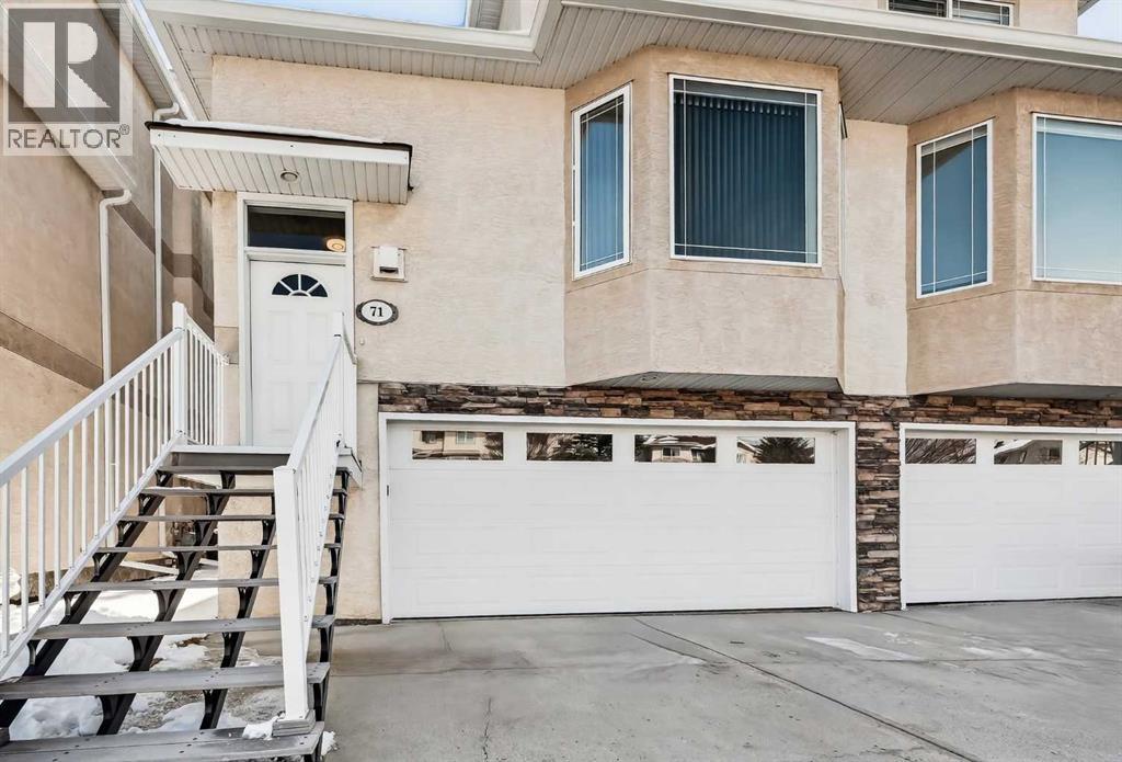 Row / Townhouse for Sale in 71 Country Hills Gardens NW|Calgary, Alberta T3K5G1 2
