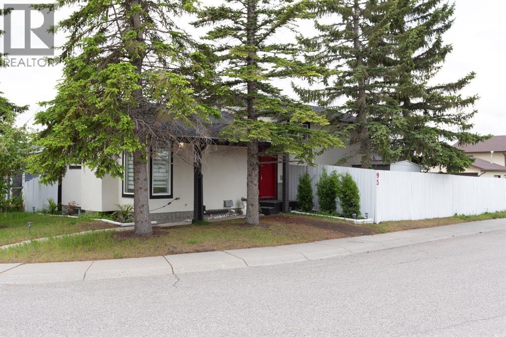 House for Sale in 95 Castleridge Close NE|Calgary, Alberta T3J1Y9
