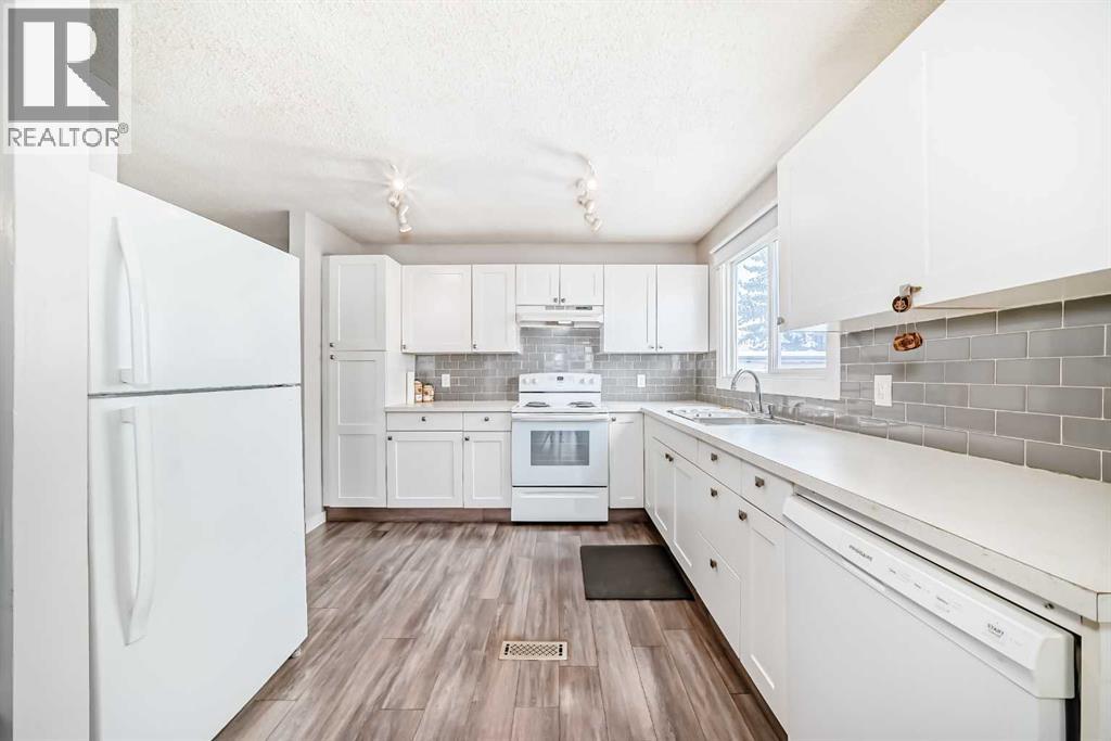 Row / Townhouse for Sale in 25, 3745 Fonda Way SE|Calgary, Alberta T2A5W7 2