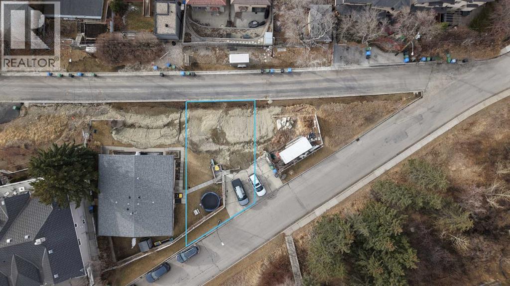 Property for Sale in 205 Thomson Avenue NE|Calgary, Alberta T2E5B7 2