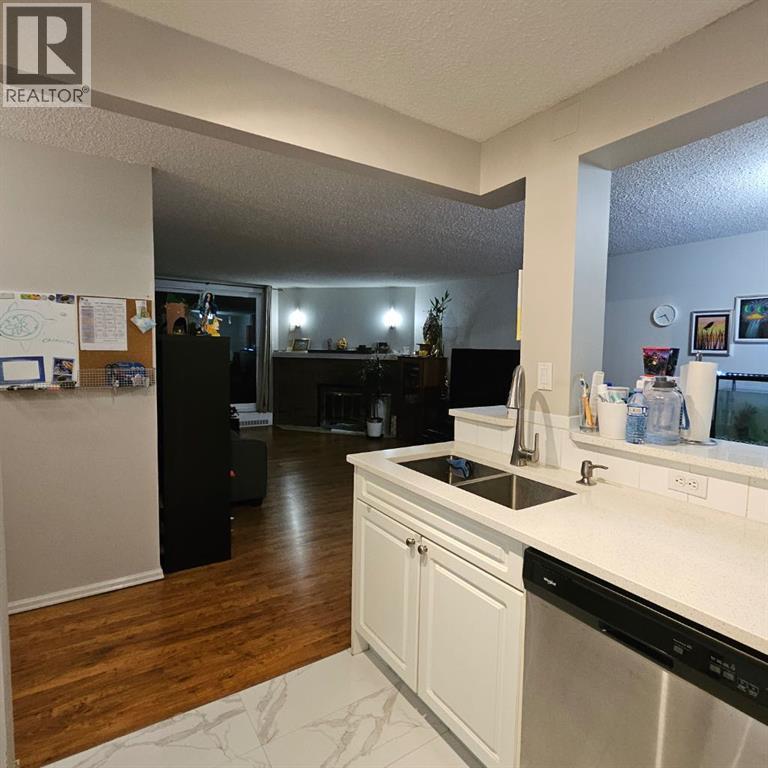 Apartment for Sale in 203, 511 56 Avenue SW|Calgary, Alberta T2V0G6 5