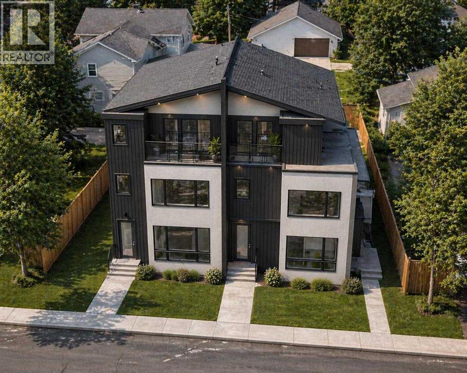 Row / Townhouse for Sale in 2624 1 Avenue NW|Calgary, Alberta T2N0C4
