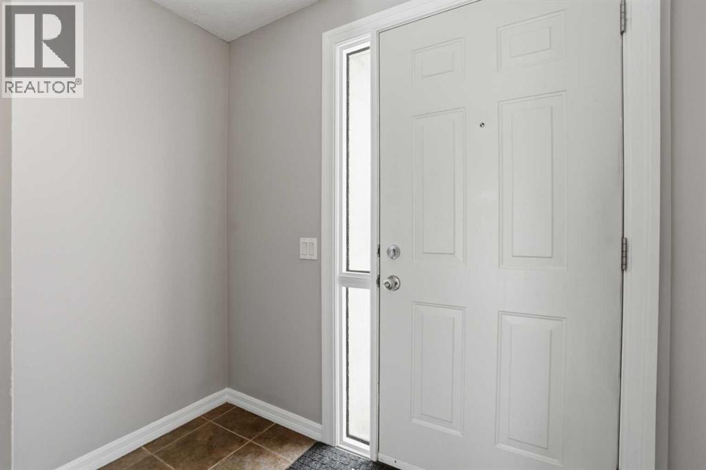 Row / Townhouse for Sale in 43, 5425 Pensacola Crescent SE|Calgary, Alberta T2A2G7 3