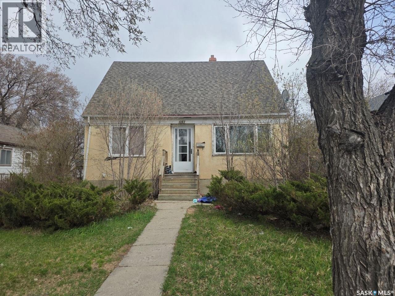 1167 Elphinstone STREET