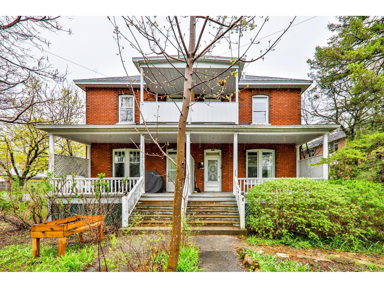 For sale: 251-253 Rue Ste-Anne, Sainte-Anne-de-Bellevue, Quebec
